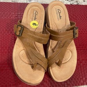 Clarks collection Women's Brynn Madi Flat Sandal in new condition size 9